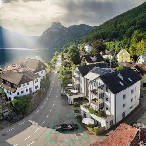 Property building, Natural landscape, Bird's eye view, Beach, Lake view, Mountain view, Street view, Location, Parking