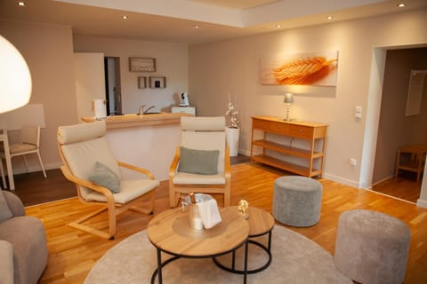 Living room, Photo of the whole room, Seating area