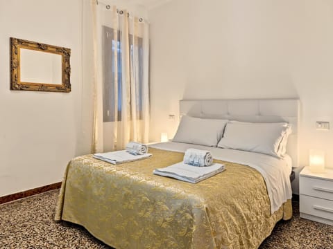 Bed, Photo of the whole room, Bedroom, towels, air conditioner