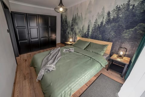 Bed, Photo of the whole room, Seating area, Bedroom