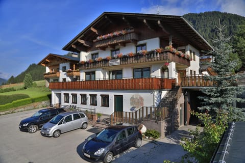 Property building, Facade/entrance, Parking