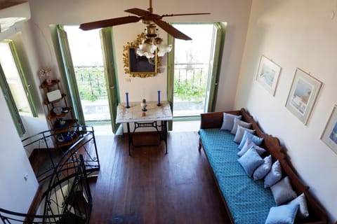 Bed, Living room