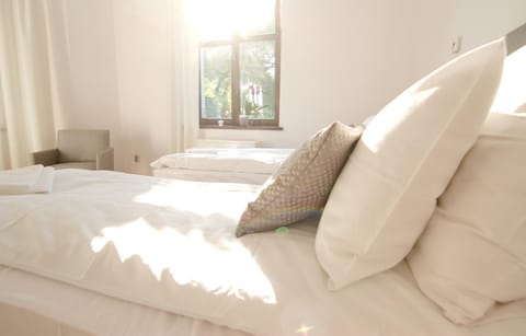 Bed, Day