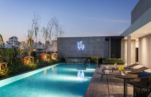 Patio, Swimming pool, sunbed