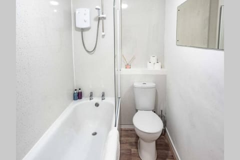 ☆ Quiet Ground Floor Apartment Near University ☆ Apartment in Dundee