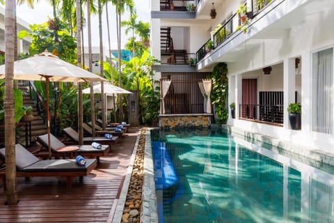 Natural landscape, Swimming pool, Swimming pool, sunbed