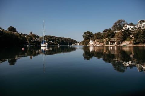 Day, Neighbourhood, Natural landscape, Windsurfing, Canoeing, On site, River view, River view, Sports