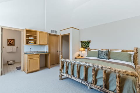 Schweitzer Ullr Retreat House in Idaho