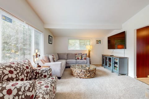 Abalone Rose House in Newport