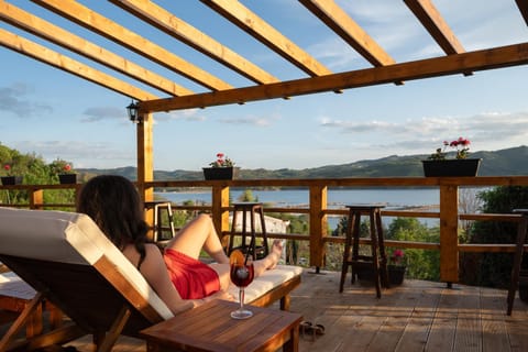 View (from property/room), Balcony/Terrace, Lake view
