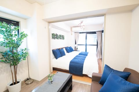 Bed, Living room, Photo of the whole room, Seating area, Bedroom