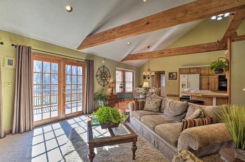 Private Family Home with Deck, Porch and Forest Views! House in Deep Creek Lake