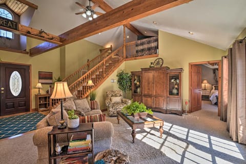 Private Family Home with Deck, Porch and Forest Views! House in Deep Creek Lake