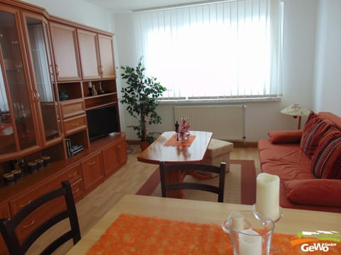 Communal lounge/ TV room, TV and multimedia, Living room, Seating area, Dining area