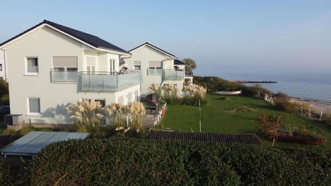 Property building, Day, Garden, Garden view, Sea view