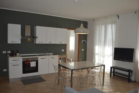 Kitchen or kitchenette, Living room, Seating area, Dining area