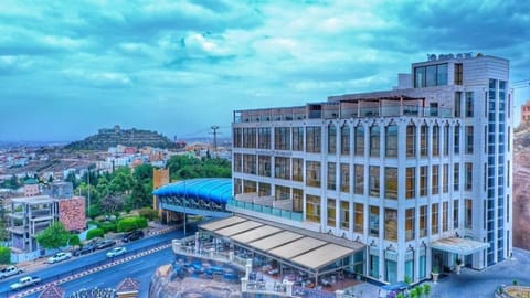 Property building, Nearby landmark, Day, Neighbourhood, Natural landscape, Bird's eye view, City view, Street view, Location