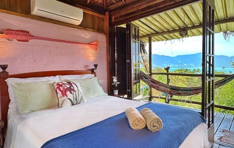 Bed, Bedroom, Sea view