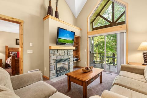 Gull Lake All-Season Getaway with Private Deck House in Lake Shore