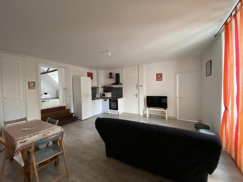 Appartement 57m² avec WIFI à 200m des Thermes – 4 pers. – Parking gratuit – La Roche-Posay - FR-1-541-40 Apartment in Centre-Val de Loire