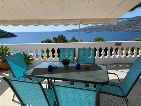 Day, Natural landscape, Balcony/Terrace, Dining area, Mountain view, Sea view