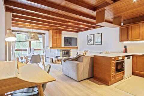 Communal lounge/ TV room, TV and multimedia, Kitchen or kitchenette, Living room, Dining area