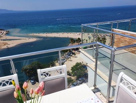 Balcony/Terrace, River view, Sea view