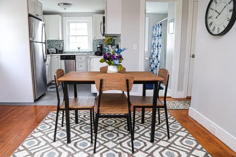 NEW 2BR Apartment near Lake Winnipesaukee Apartment in Wolfeboro