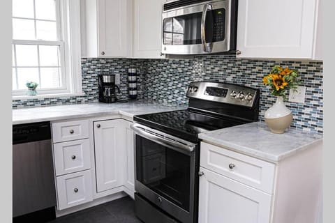 NEW 2BR Apartment near Lake Winnipesaukee Apartment in Wolfeboro