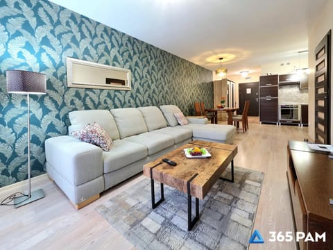 TV and multimedia, Kitchen or kitchenette, Living room, Seating area, Dining area, oven, stove