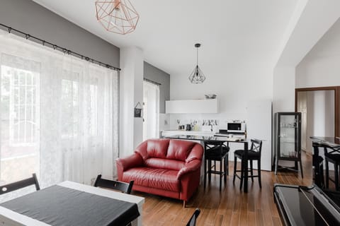 TV and multimedia, Coffee/tea facilities, Balcony/Terrace, Kitchen or kitchenette, Living room, Seating area, Dining area