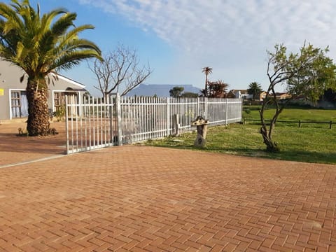 Sir James Self Catering Bed and Breakfast in Cape Town