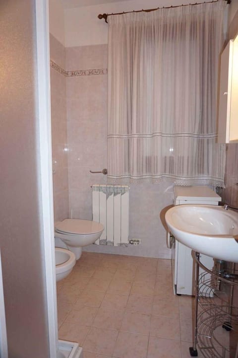 Bathroom, washing machine