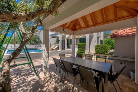 BBQ facilities, Garden, Balcony/Terrace, Swimming pool