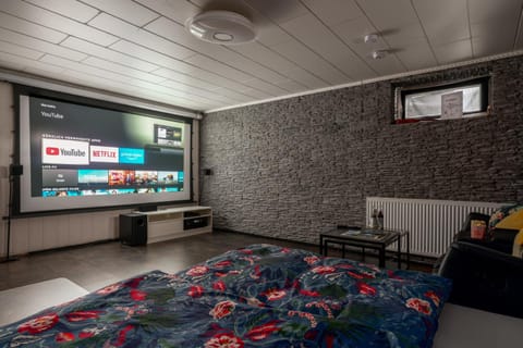 Living room, Bedroom, Entertainment