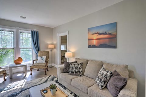 Port Clinton Getaway - Walk to Beach and Restaurants House in Port Clinton