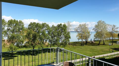 Balcony/Terrace, Beach, Lake view