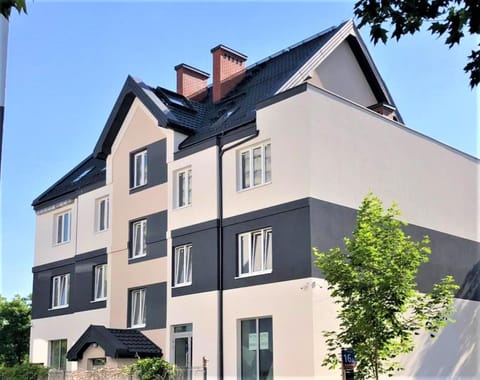 Property building, Nearby landmark, Day, Shopping Area, Inner courtyard view