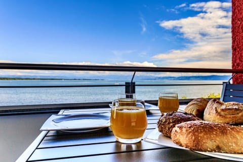 Balcony/Terrace, Food, Lake view, Mountain view, Breakfast
