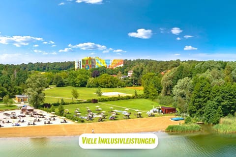 Property building, Spring, Day, Natural landscape, Bird's eye view, Garden, View (from property/room), Beach, Lake view