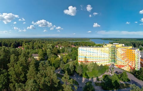 Property building, Facade/entrance, Spring, Day, Natural landscape, Bird's eye view, Summer, On site