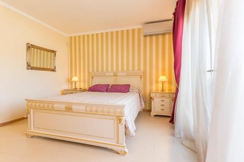 Photo of the whole room, Bedroom, air conditioner