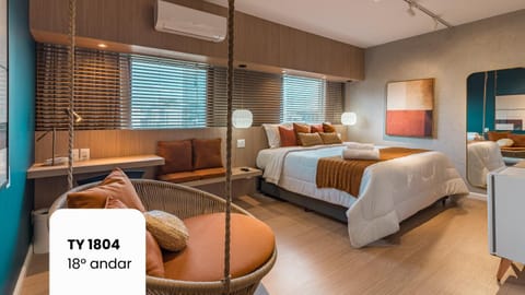 Bed, Photo of the whole room, Seating area, Bedroom, air conditioner