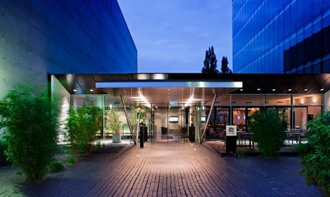 Restaurant/places to eat, Facade/entrance, TV and multimedia, Lobby or reception, Lounge or bar, Dining area