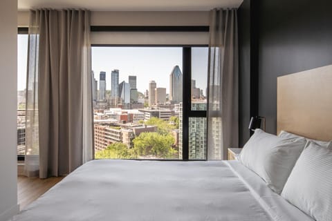Bedroom, City view