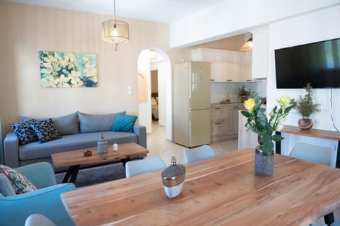 Communal lounge/ TV room, Dining area