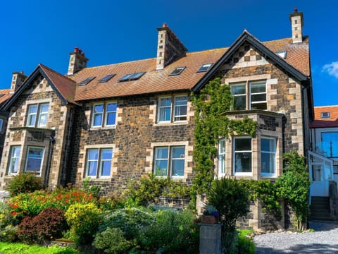 Whinstones at 4 The Villas House in Craster