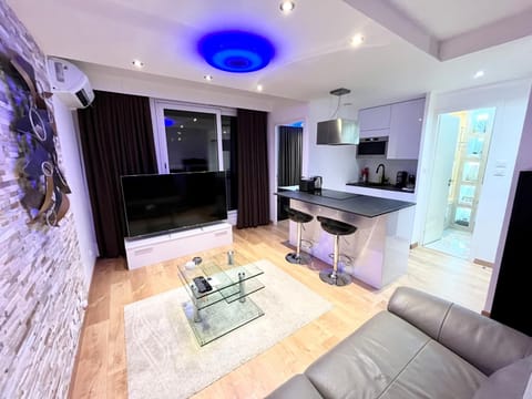 Communal lounge/ TV room, TV and multimedia, Living room, Seating area