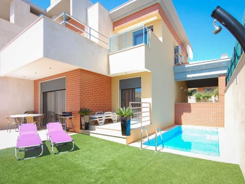 Patio, BBQ facilities, Garden, Balcony/Terrace, Area and facilities, Swimming pool