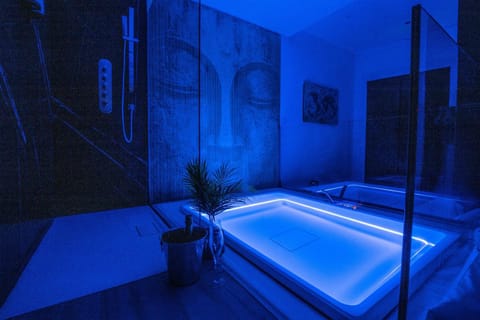 Shower, Hot Tub